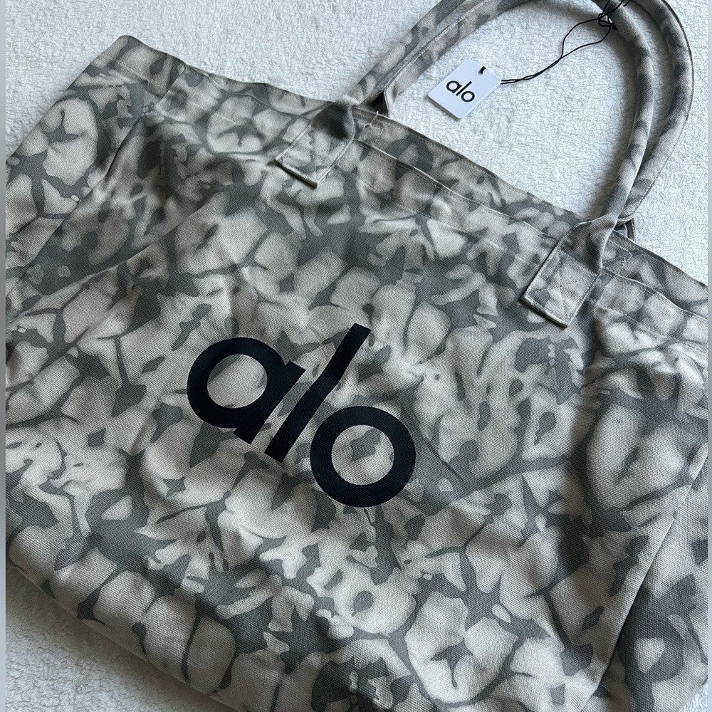 ALO Yoga Gray and Black Tote Bag